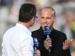 Bleibt TV-Experte bei der ARD: Ex-Bayern-Profi Mehmet Scholl (r). Foto: Andreas Gebert