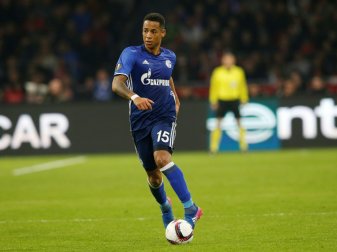 Dennis Aogo steht vor einem Wechsel zum VfB Stuttgart Dennis Aogo steht vor einem Wechsel zum VfB Stuttgart