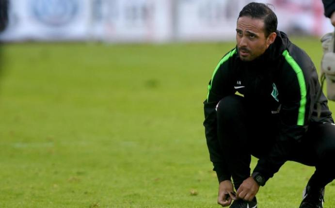 Werder-Trainer Alexander Nouri muss mit seiner Elf im Pokal in Offenbach gegen Würzburg ran. Foto: David Hecker