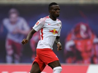 Neuer Mann im neuen Trikot: RB-Neuzugang Bruma im neuen Heimtrikot des deutschen Vizemeisters. Foto: Hendrik Schmidt