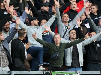 Fans von Hannover 96 benahmen sich beim Testspiel in Burnley daneben. Foto: Richard Sellers Fans von Hannover 96 benahmen sich beim Testspiel in Burnley daneben. Foto: Richard Sellers