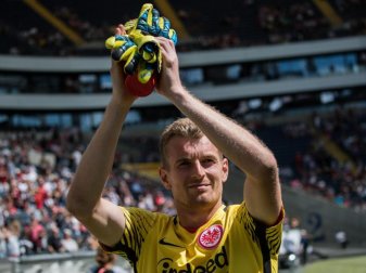 Torhüter Lukas Hradecky hat bei der Eintracht einen Vertrag bis 2018, der verlängert werden soll. Foto: Andreas Arnold