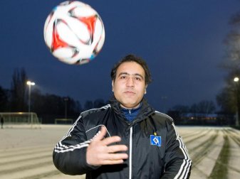 Kritisiert die Entscheidung des iranischen Sportministeriums: Ex-HSV-Profi Mehdi Mahdavikia. Foto: Axel Heimken Kritisiert die Entscheidung des iranischen Sportministeriums: Ex-HSV-Profi Mehdi Mahdavikia. Foto: Axel Heimken