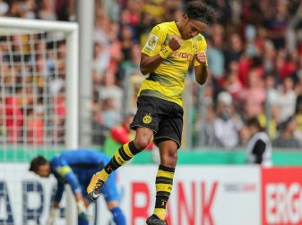 Dreifachtorschütze Aubameyang feiert sein erstes Tor Dreifachtorschütze Aubameyang feiert sein erstes Tor