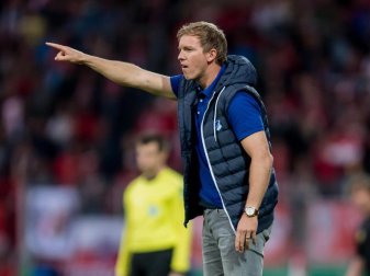 Hoffenheims Trainer Julian Nagelsmann versucht seinen Spielern Anweisungen zu geben. Foto: Thomas Eisenhuth Hoffenheims Trainer Julian Nagelsmann versucht seinen Spielern Anweisungen zu geben. Foto: Thomas Eisenhuth