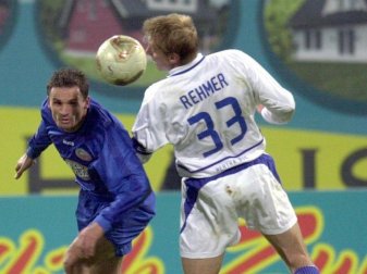Vor 14 Jahren traf Hansa mit Stürmer Martin Max (l) im DFB-Pokal auf Hertha BSC um Abwehrspieler Marko Rehmer. Foto: Bernd Wüstneck Vor 14 Jahren traf Hansa mit Stürmer Martin Max (l) im DFB-Pokal auf Hertha BSC um Abwehrspieler Marko Rehmer. Foto: Bernd Wüstneck