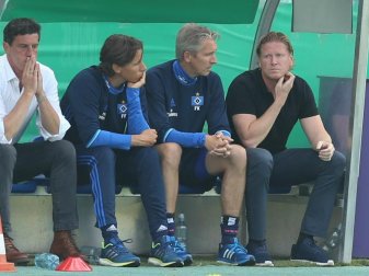 Das Team von Markus Gisdol verlor in der ersten Pokalrunde bei Drittligist Osnabrück 1:3. Foto: Friso Gentsch Das Team von Markus Gisdol verlor in der ersten Pokalrunde bei Drittligist Osnabrück 1:3. Foto: Friso Gentsch
