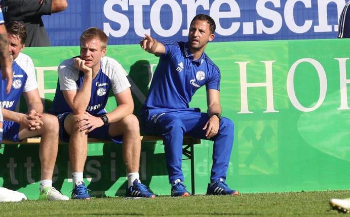 Schalke-Trainer Domenico Tedesco steht beim BFC Dynamo vor seinem Pflichtspiel-Debüt. Foto: Tim Rehbein
