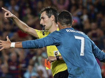 Fünf Spiele Sperre: Ronaldo kam dem Referee zu nahe Fünf Spiele Sperre: Ronaldo kam dem Referee zu nahe
