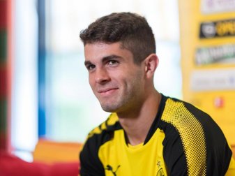 Dortmunds Christian Pulisic möchte nichts vom Liverpooler Interesse wissen. Foto: Guido Kirchner Dortmunds Christian Pulisic möchte nichts vom Liverpooler Interesse wissen. Foto: Guido Kirchner