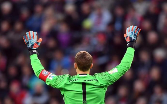 Beim deutschen Fußball-Meister Bayern München tritt Manuel Neuer die Nachfolge von Philipp Lahm an. Foto: Federico Gambarini