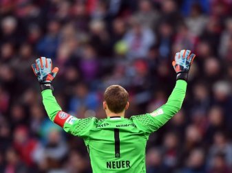 Beim deutschen Fußball-Meister Bayern München tritt Manuel Neuer die Nachfolge von Philipp Lahm an. Foto: Federico Gambarini Beim deutschen Fußball-Meister Bayern München tritt Manuel Neuer die Nachfolge von Philipp Lahm an. Foto: Federico Gambarini