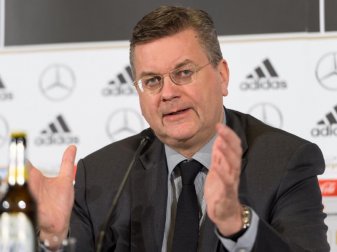 DFB-Präsident Reinhard Grindel kündigte Gespräche mit aktiven Fußball-Fans an. Foto: Guido Kirchner DFB-Präsident Reinhard Grindel kündigte Gespräche mit aktiven Fußball-Fans an. Foto: Guido Kirchner