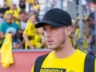 Steht vor einem Wechsel von Borussia Dortmund zum VfB Stuttgart: Weltmeister Erik Durm. Foto: Guido Kirchner Steht vor einem Wechsel von Borussia Dortmund zum VfB Stuttgart: Weltmeister Erik Durm. Foto: Guido Kirchner