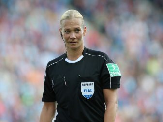Bibiana Steinhaus ist am 1. Spieltag nicht im Einsatz Bibiana Steinhaus ist am 1. Spieltag nicht im Einsatz