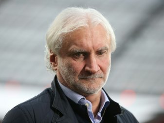 Leverkusen und Rudi Völler suchen einen neuen Stürmer Leverkusen und Rudi Völler suchen einen neuen Stürmer