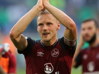 Hanno Behrens erzielt kurz vor Schluss das 2:2 Hanno Behrens erzielt kurz vor Schluss das 2:2