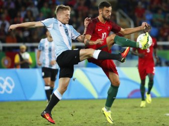 Der argentinische Junioren-Nationalspieler Santiago Ascacibar (l) soll zum VfB Stuttgart wechseln. Foto: Diego Azubel Der argentinische Junioren-Nationalspieler Santiago Ascacibar (l) soll zum VfB Stuttgart wechseln. Foto: Diego Azubel