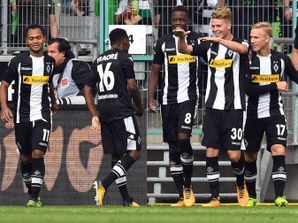 Borussia Mönchengladbach gewann das Derby gegen den 1. FC Köln dank Nico Elvedi (2.v.r.) mit 1:0. Foto: Federico Gambarini Borussia Mönchengladbach gewann das Derby gegen den 1. FC Köln dank Nico Elvedi (2.v.r.) mit 1:0. Foto: Federico Gambarini