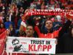 Die Liverpool-Fans lieben ihren Trainer. Foto: Patrick Seeger