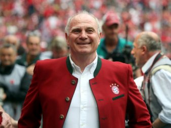 Uli Hoeneß feiert die Eröffnung des Leistungszentrums Uli Hoeneß feiert die Eröffnung des Leistungszentrums