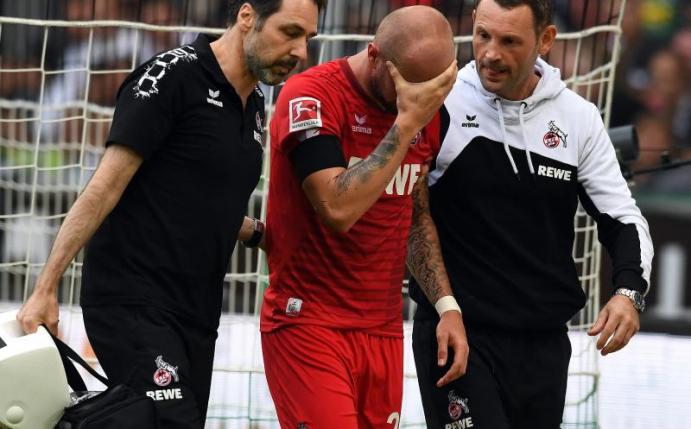 Konstantin Rausch hat sich bei der 0:1-Niederlage in Gladbach eine Gehirnerschütterung zugezogen. Foto: Federico Gambarini
