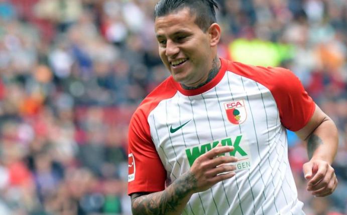 Von Gladbach nach Augsburg und zurück: Stürmer Raúl Bobadilla. Foto: Stefan Puchner