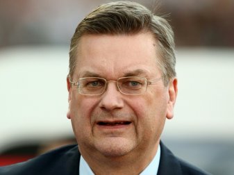 DFB-Präsident Reinhard Grindel lobt Mario Götze DFB-Präsident Reinhard Grindel lobt Mario Götze