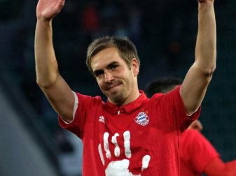 «Sport Bild»-Award-Preisträger Philipp Lahm genießt es, die Bundesliga vor dem Fernseher anzuschauen. Foto: Peter Steffen «Sport Bild»-Award-Preisträger Philipp Lahm genießt es, die Bundesliga vor dem Fernseher anzuschauen. Foto: Peter Steffen