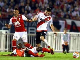 Leverkusen angeblich mit Interesse an Lucas Alario (r.) Leverkusen angeblich mit Interesse an Lucas Alario (r.)