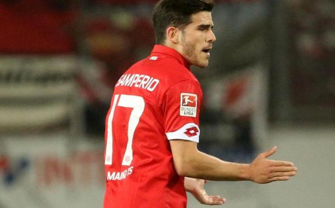 Der Mainzer Jairo Samperio wechselt nun doch nicht zu Hannover 96. Foto: Thomas Frey