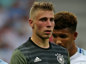 Platte unterschrieb bei den Lilien bis 2021 Platte unterschrieb bei den Lilien bis 2021