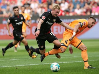 Bicakcic foult Julian Brandt - Elfmeter für Leverkusen Bicakcic foult Julian Brandt - Elfmeter für Leverkusen