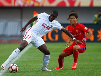Anthony Modeste (l.) muss sich noch an China gewöhnen