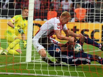 Nicht nur auf dem Feld sorgte das Spiel 1. FC Köln gegen den HSV für Aufsehen. Foto: Federico Gambarini Nicht nur auf dem Feld sorgte das Spiel 1. FC Köln gegen den HSV für Aufsehen. Foto: Federico Gambarini
