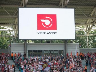Der Video-Assistent wurde auch im Spiel zwischen Leipzig und Freiburg konsultiert. Foto: Sebastian Kahnert