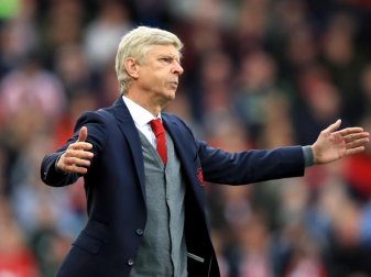 Arsenal-Trainer Arsène Wenger war angesichts der deutlichen Niederlage fassungslos. Foto: Mike Egerton Arsenal-Trainer Arsène Wenger war angesichts der deutlichen Niederlage fassungslos. Foto: Mike Egerton