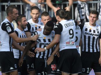 Die Spieler von Angers bejubeln einen Treffer Die Spieler von Angers bejubeln einen Treffer