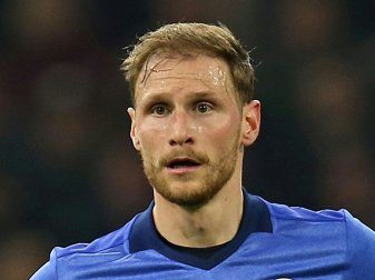Zum Medizin-Check nach Turin: Benedikt Höwedes Zum Medizin-Check nach Turin: Benedikt Höwedes