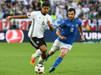 Kniebeschwerden bei Sami Khedira (links) Kniebeschwerden bei Sami Khedira (links)