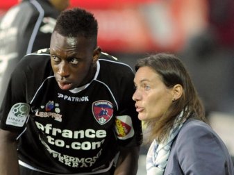 Corinne Diacre (r) hat ihre Qualitäten als Coach bereits unter Beweis gestellt. Sie ist neue Frauen-Nationaltrainerin Frankreichs. Foto: Fred Tanneau Corinne Diacre (r) hat ihre Qualitäten als Coach bereits unter Beweis gestellt. Sie ist neue Frauen-Nationaltrainerin Frankreichs. Foto: Fred Tanneau