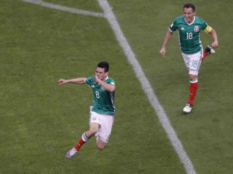 Hirving Lozano (l) führte Mexiko mit seinem Treffer zur WM. Foto: Eduardo Verdugo Hirving Lozano (l) führte Mexiko mit seinem Treffer zur WM. Foto: Eduardo Verdugo