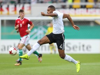 Jonathan Tah hat sich beim Testspiel gegen Ungarn verletzt. Foto: Friso Gentsch Jonathan Tah hat sich beim Testspiel gegen Ungarn verletzt. Foto: Friso Gentsch