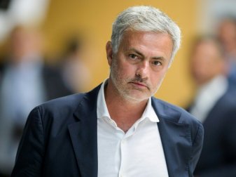 Stand für den guten Zweck im Tor: José Mourinho