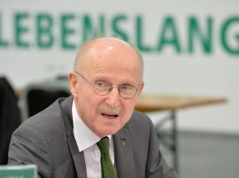 Willi Lemke warnt vor der fortschreitenden Kommerzialisierung im Fußball. Foto: Carmen Jaspersen Willi Lemke warnt vor der fortschreitenden Kommerzialisierung im Fußball. Foto: Carmen Jaspersen