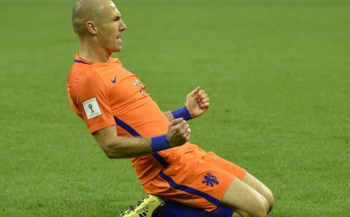 Arjen Robben trifft beim Sieg der Niederlande