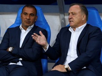 Gesprächsbedarf bei Dick Advocaat (r.) und Ruud Gullit Gesprächsbedarf bei Dick Advocaat (r.) und Ruud Gullit
