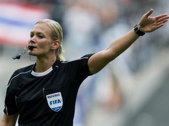 Bibiana Steinhaus ist in den Kreis der Unparteiischen für die 1. Bundesliga aufgenommen worden. Foto: Maja Hitij Bibiana Steinhaus ist in den Kreis der Unparteiischen für die 1. Bundesliga aufgenommen worden. Foto: Maja Hitij