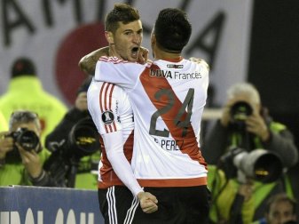 Neuzugang Alario (l.) ist noch nicht spielberechtigt Neuzugang Alario (l.) ist noch nicht spielberechtigt