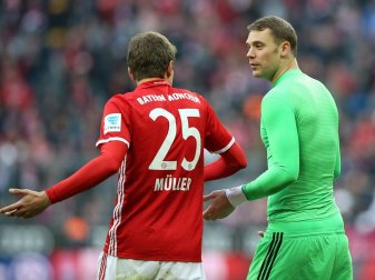 Manuel Neuer (r.) macht sich für Thomas Müller stark Manuel Neuer (r.) macht sich für Thomas Müller stark